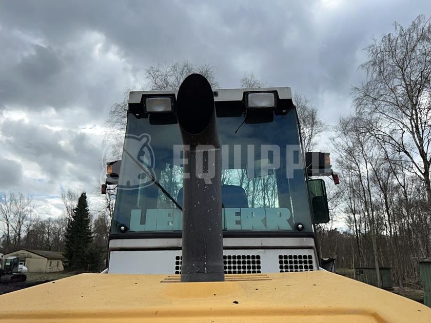 1998 ليبهير L522-44334748