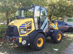 Komatsu WA70M-8E0 avec godet et fourche à palette - - Chargeur sur Pneus d’Occasion