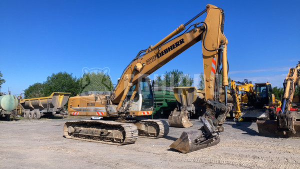 Imagen del Liebherr R906 LC Litronic con dos cubos