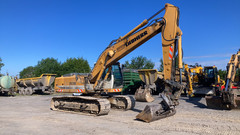 Bild des Liebherr R906 LC Litronic mit zwei Löffeln