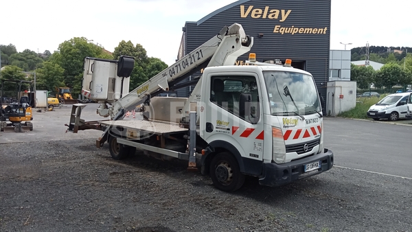 Foto van de Nissan Cabstar 35.12 met Isoli PT19.9 / VT55NE (17m)