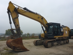 Caterpillar 330 FLN avec raccord rapide Oilquick OQ-80 et godet - - Pelle sur chenilles d’Occasion