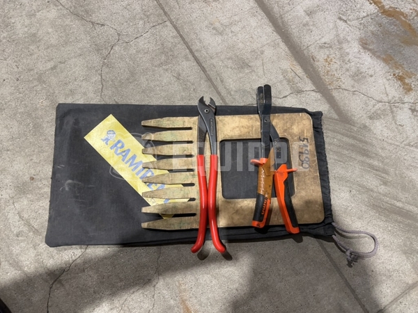 Foto van de Generic SET FOR NET FENCE INSTALLATION Gelast gaashek spanningsset