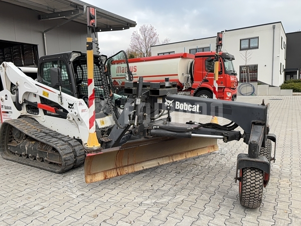 Photo de la Bobcat t770 avec l'accessoire de nivellement Bobcat 108 de 2013