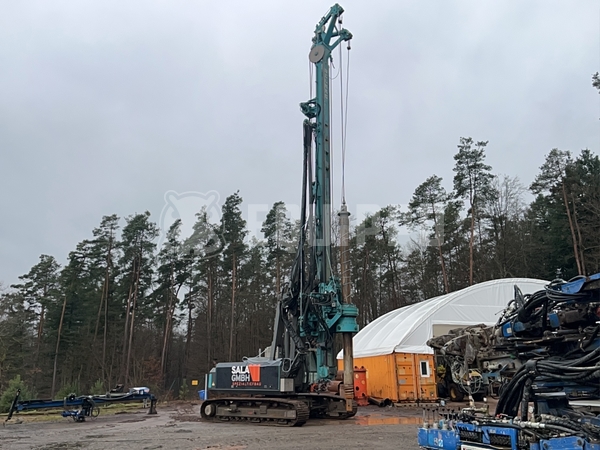 Foto van de Delmag RH 18 on Sennebogen SR 25T