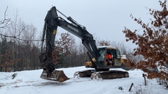 Volvo EC250DNL con 3 cazos de excavadora - - Excavadora de cadenas Usada