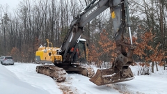 Bild des Volvo EC250DNL mit 3 Baggerlöffeln