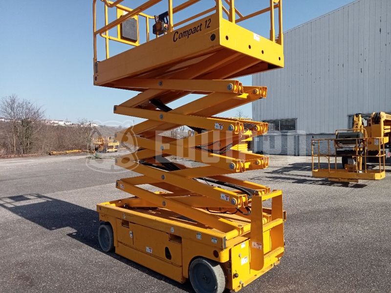 2018 هولوت COMPACT 12-47636270