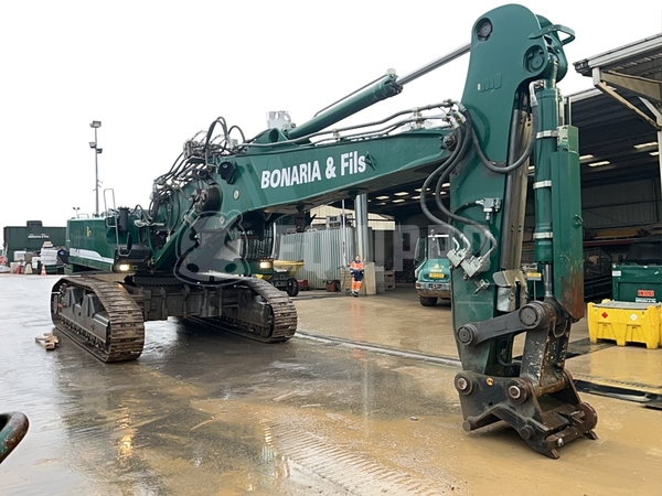 Foto van de Liebherr R954C met 2 gieken en 2 graafbakken
