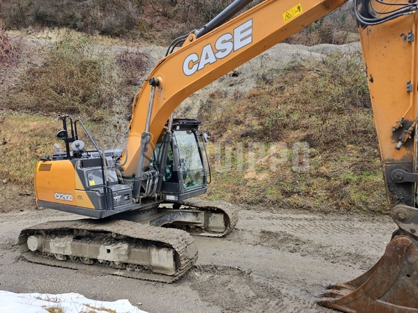Photo de la Case CX210D avec 2 godets d'excavatrice