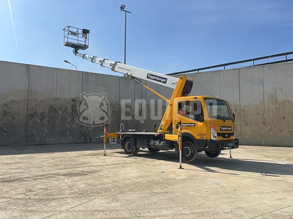 Imagen del Palfinger P260B (26m) en Nissan 3,5 toneladas