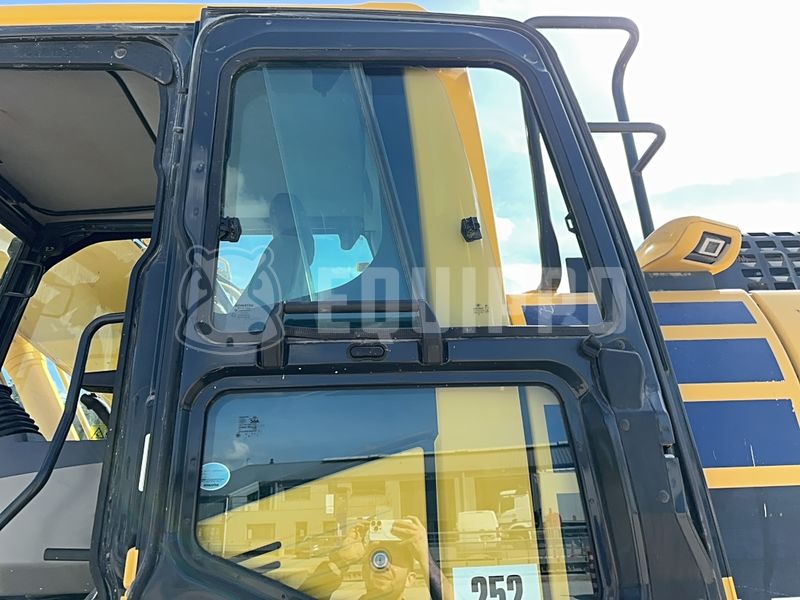 2020 كوماتسو HB215LC-3-48042775