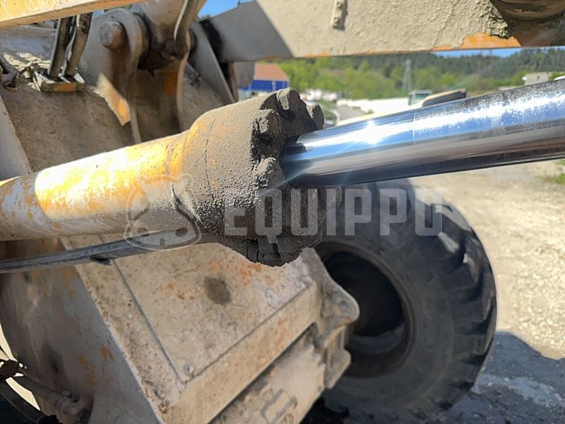 2001 ليبهير L 524-47045167
