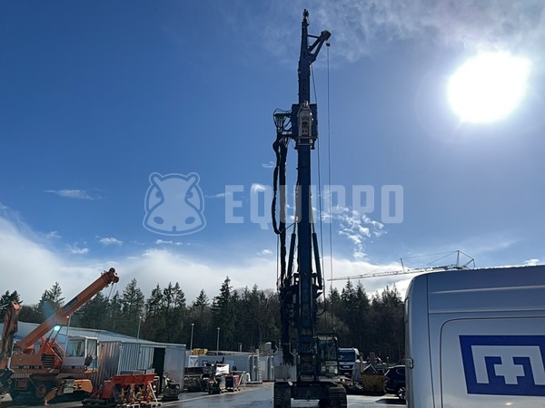 Foto van de Delmag SR 25 BT / RH 18 op Sennebogen met ABI MDBA 3500 Bodemverbeteringsinstallatie