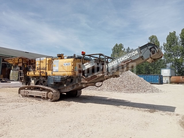 Foto van de Komatsu BR380JG