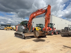Photo de la Hitachi ZX85USBLC-3 avec 3 godets d'excavatrice