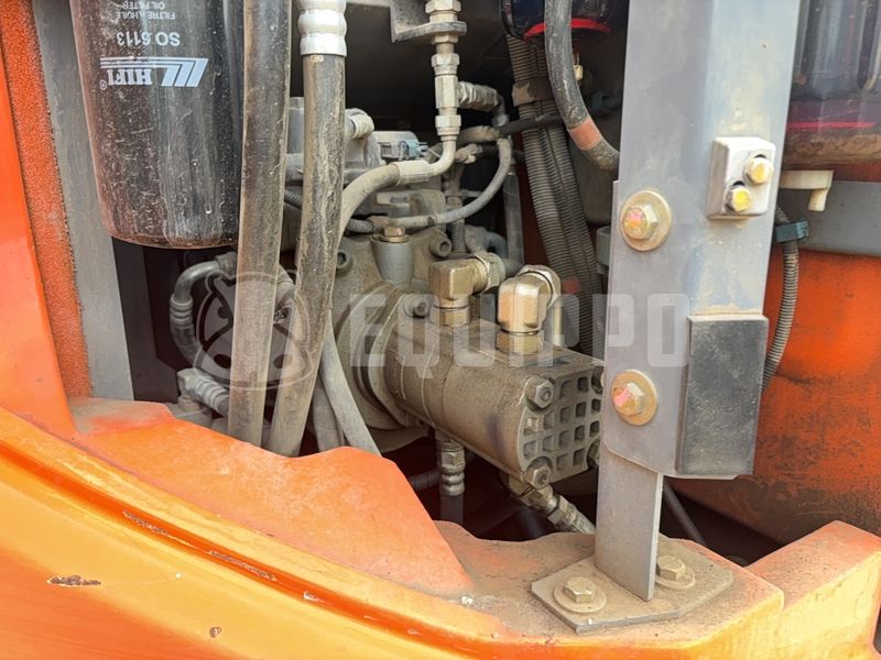2014 Hitachi ZX135US-5B-48566701