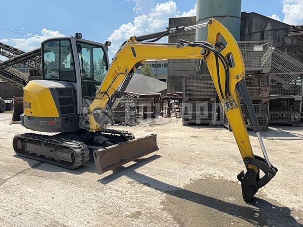Bild des Wacker Neuson ET35 mit 3 Baggerlöffeln
