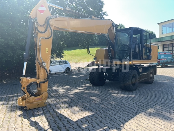 Foto van de Caterpillar M320F