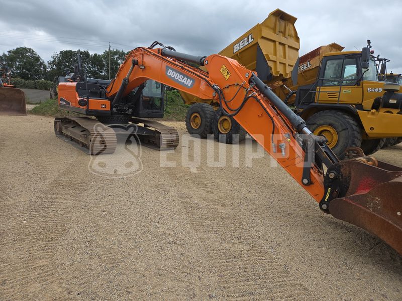 Doosan DX225LC-5 - Avant droit - Pelle sur chenilles d’Occasion